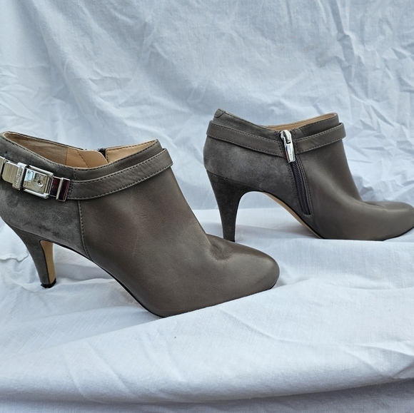 Vince Camuto Vanna Grey suede and leather  almond toe BOOTIES  9 M - Picture 4 of 14